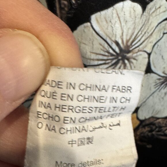 GUC Shein Curve Black Graphic Short-Sleeve T-Shirt with Moon & Floral Design - Picture 5 of 8